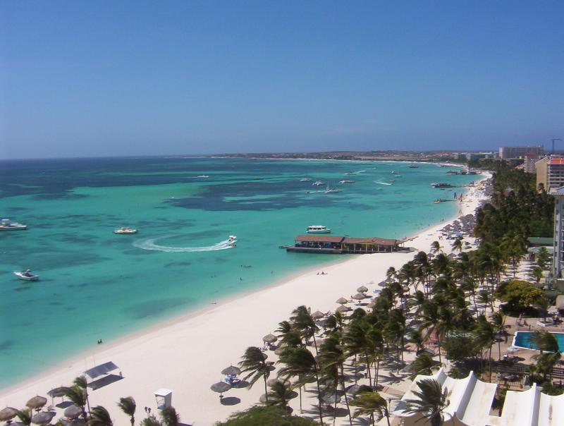 Touristic attractions of Aruba : Palm Beach