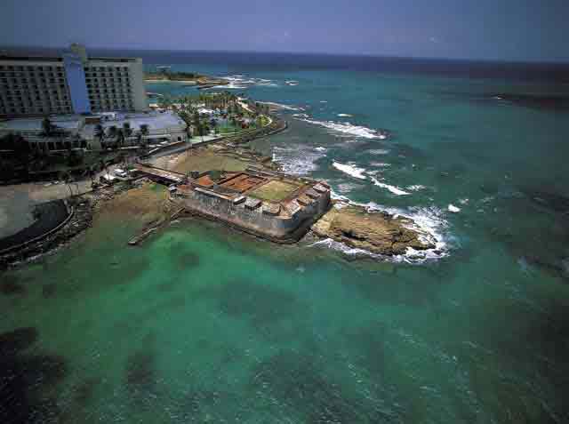 Touristic attractions of Puerto Rico : Puerta de Tierra - San Gerónimo Fort