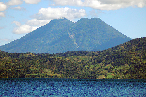 Touristic attractions of El Salvador : Lago de Ilopango