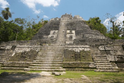 Touristic attractions of Belize : High Temple Maya ruins