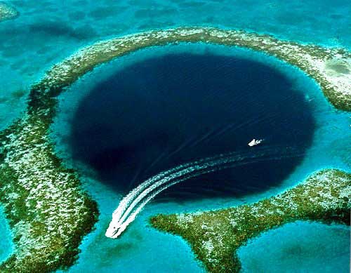 Touristic attractions of Belize : The Great Blue Hole