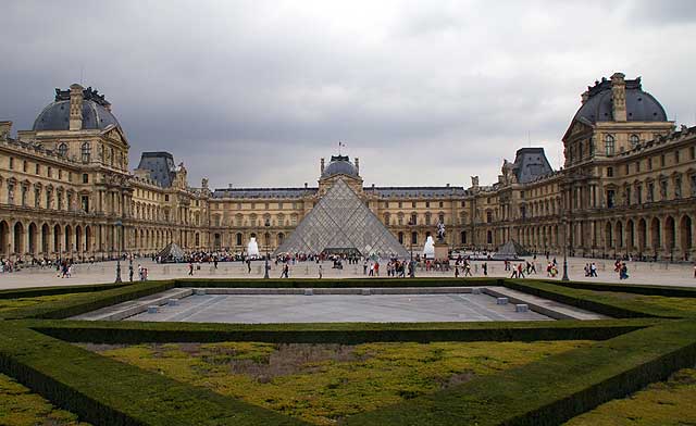 Touristic attractions of France : The Louvre