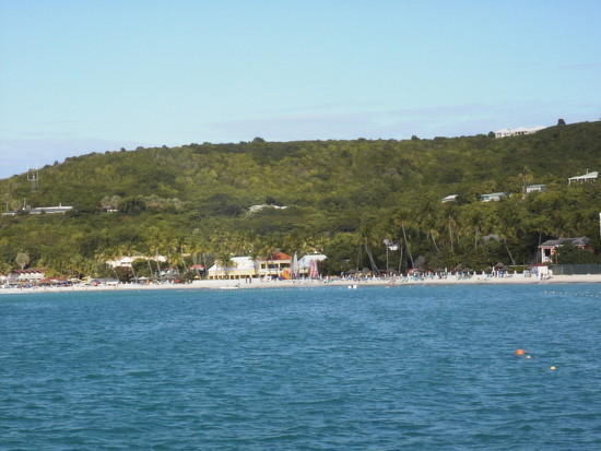 Touristic attractions of Antigua and Barbuda : Dickinson Bay