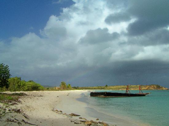 Touristic attractions of Antigua and Barbuda : Runaway Beach