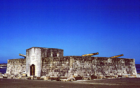 Touristic attractions of Bahamas : Fort Charlotte