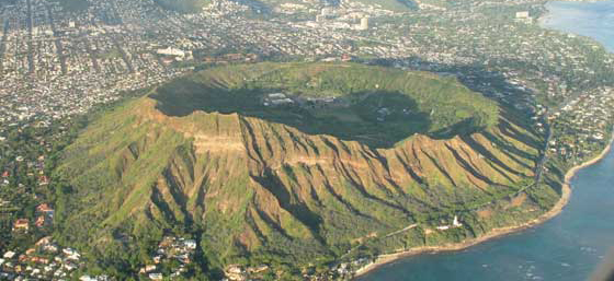 Touristic attractions of Hawaii : Diamond Head Crater, Waikiki